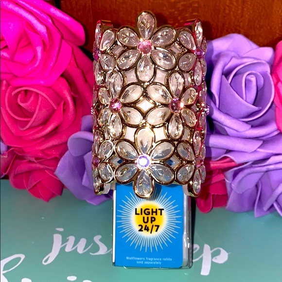 Bath & Body Works Other - GEMSTONE FLOWERS NIGHTLIGHT
Wallflowers Plug In